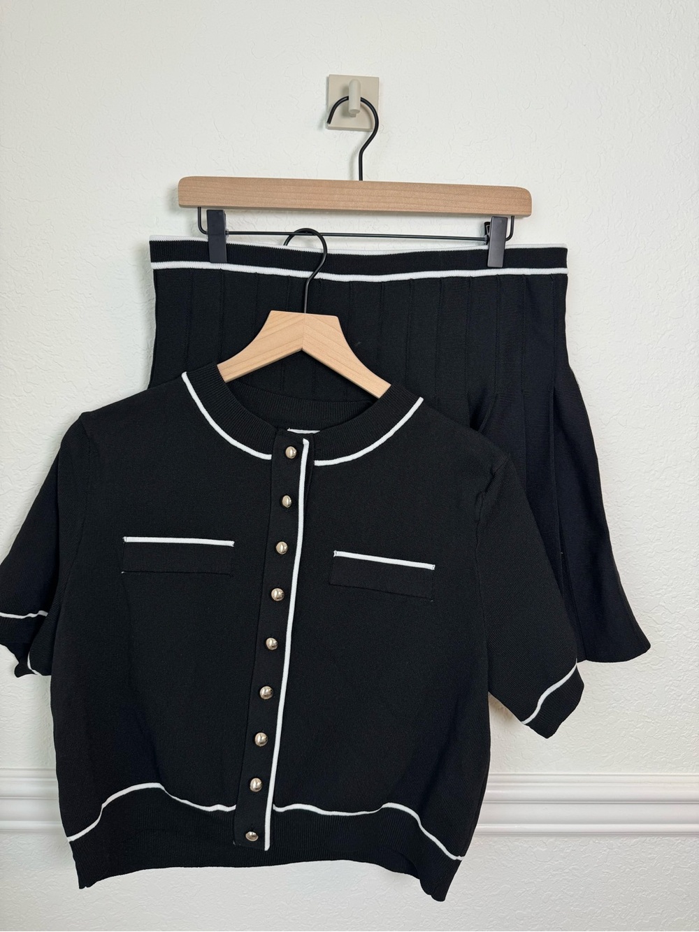 H&M Black White Contrast Knit Cardigan & Pleated Skirt Set XL